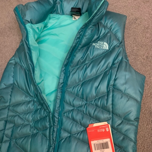 The North Face NWT Aconcagua down Vest - Picture 3 of 7